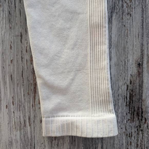 Bo + Tee Sculpt Seamless Ribbed Leggings Cream Women's Medium - Picture 3 of 7
